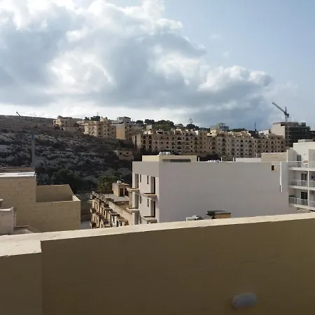 Cosy Penthouse Near The Sea. Munxar
